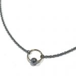 Zwart zilveren oogjes collier met bolletje, 41cm