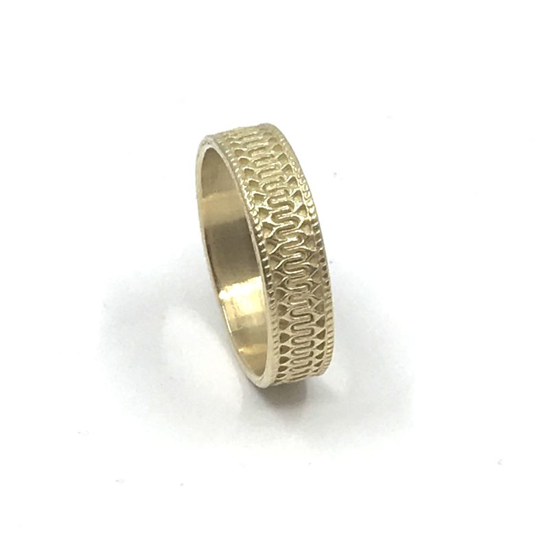 Geel gouden ornamentring